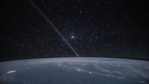 Constellation de satellites Starlink en orbite au-dessus de la Terre avec un data center spatial